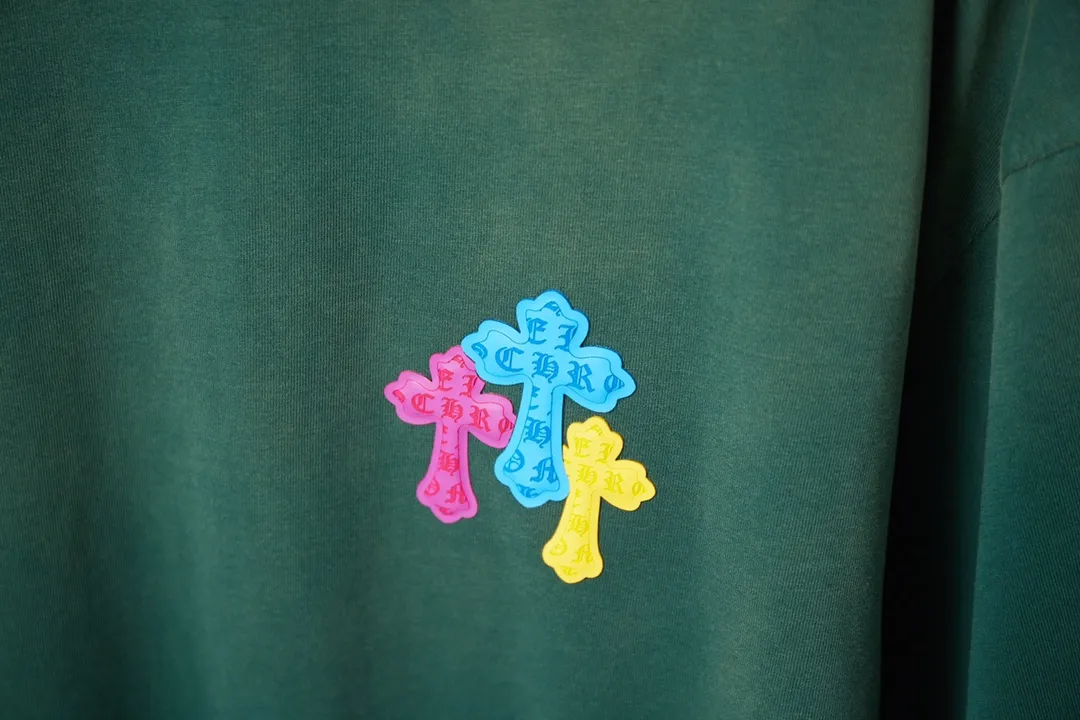 🅿️210 Ch*ome Hearte 25SS early spring new style Three-dimensional sponge thick version Chloë Hearte logo short sleeves Light luxury essential item for daily commuting for men and women Correct version Welcome to compare Detailed features · 320g 100% pure cotton double yarn jersey fabric · Custom dyed in the same vat with special thickened 32 count double-ply 1X1 thread · Three-dimensional sponge thick version Chloé Hearte logo printing · Ready-to-wear dyeing Then do the faded fried snowflake process, then wash it to make it look old · General washing to improve the effect · Double-needle stitching and cross-stitch process · Original main mark, washed tag, brand moisture-proof paper packaging Color: white/black/green/blue Size: S/M/L/XL
